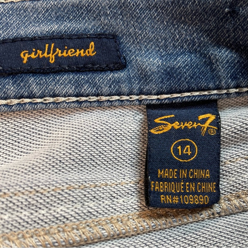 Seven 7 Women’s Capri Jeans Denim Embroidery Back Pockets Distressed Size 14 - Picture 15 of 15